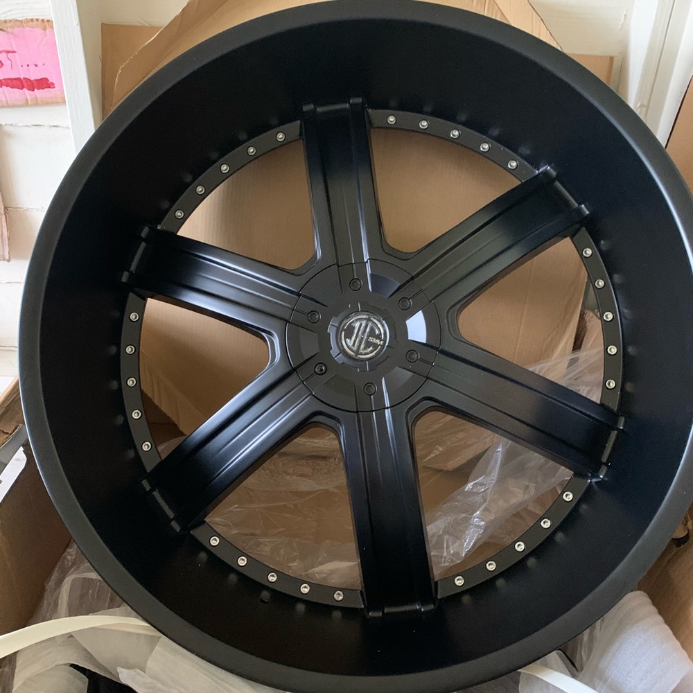 Set of 28x9.5 2crave wheels